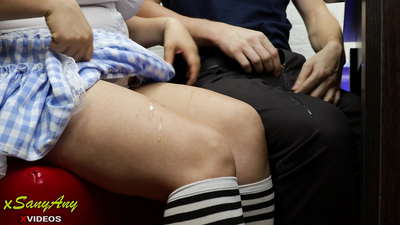 Jove col·legial masturbant-se amb un company de classe en els deures-xsanyAny