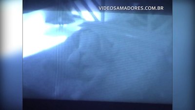 El marit filma la dona follant amb el veí i descobreix que és un cornut