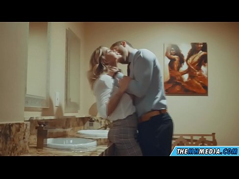 ❤️ Quan una rossa tetona et sedueix en un lavabo públic ☑ Porno al ca.banglablog.top